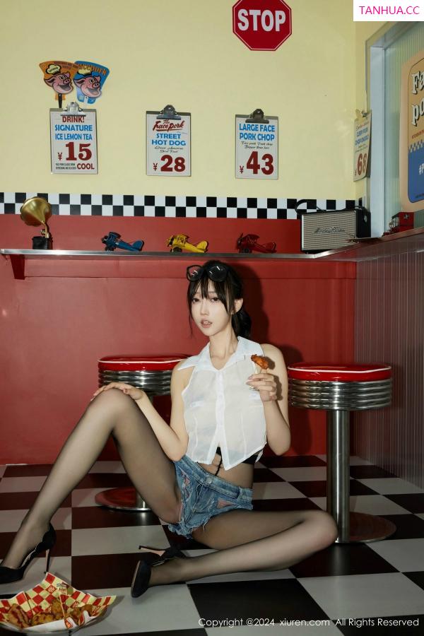 玥儿玥  [XiuRen]高清写真图 2024.07.05 No.8811 玥儿玥er 黑丝美腿第46张图片